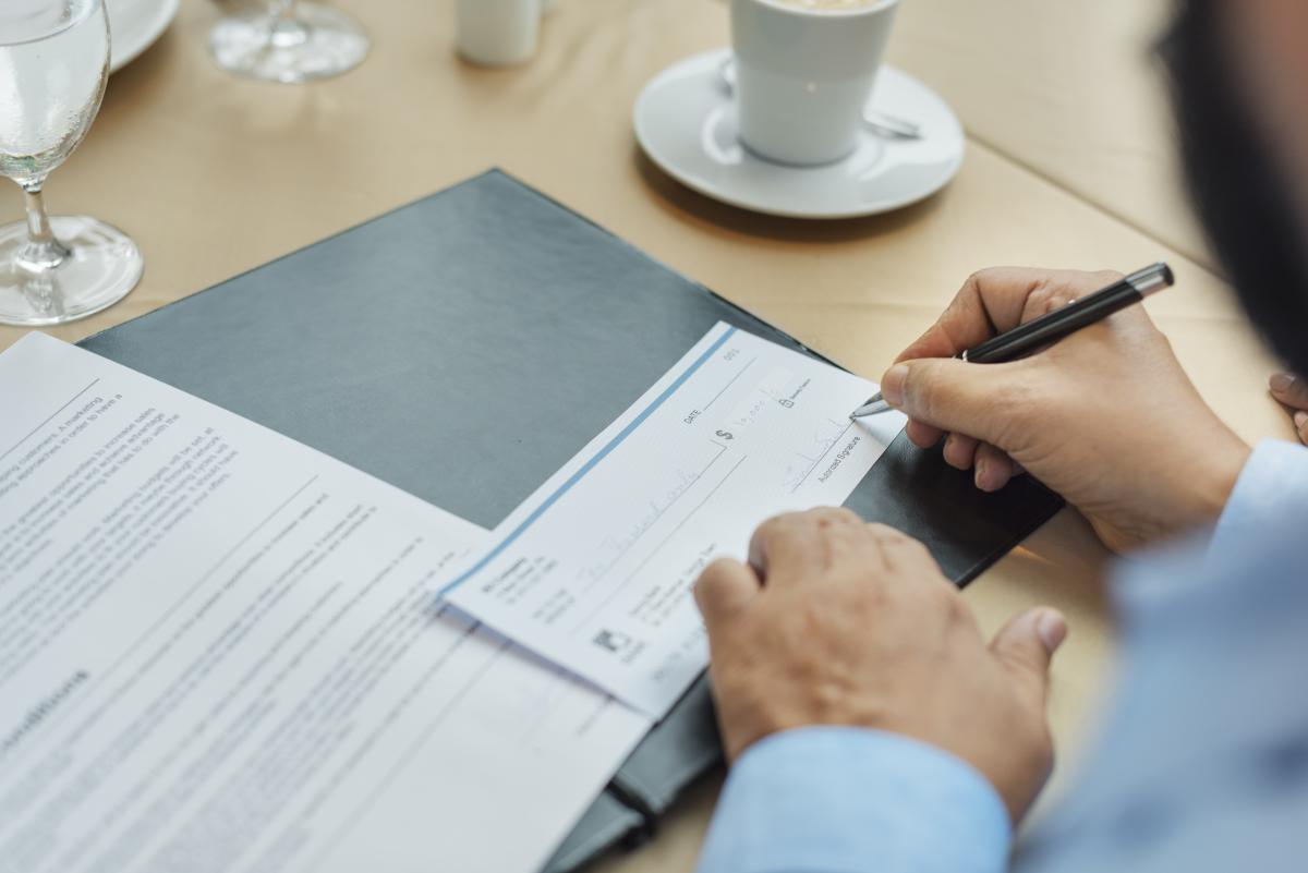 Signing sales agreement